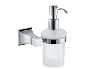 Accesorio de baño Dispensador de jabón montado en la pared con bomba de latón Botella de PP cromo