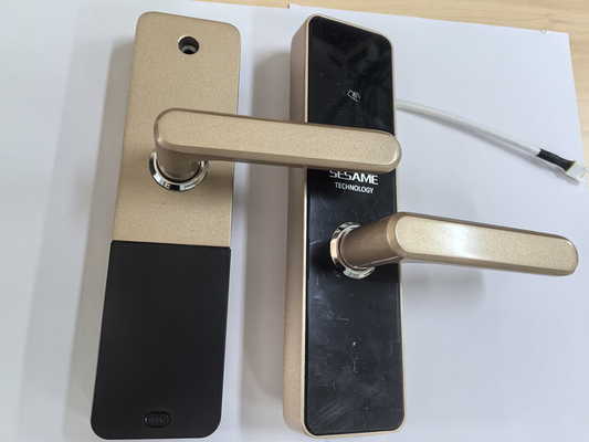 Cerradura de puertas Wi-Fi inteligente con acceso remoto y seguridad mejorada